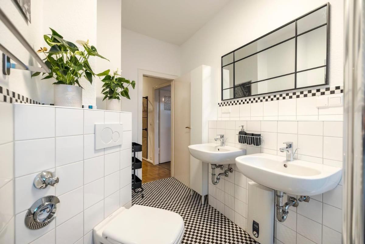 Apartment & Exclusive Amenities *