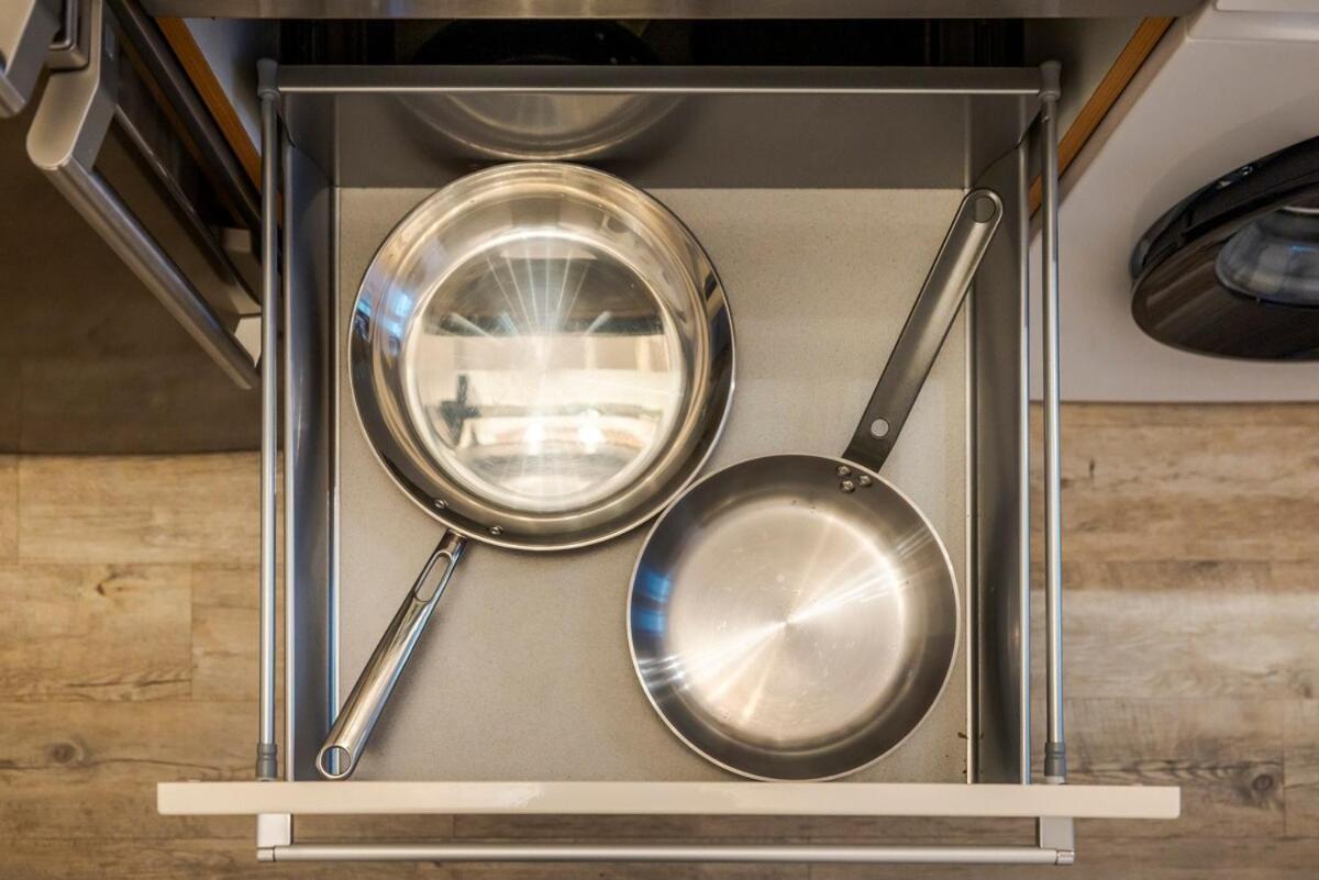 Apartment & Exclusive Amenities *