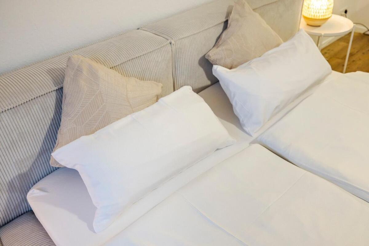 Apartment & Exclusive Amenities *